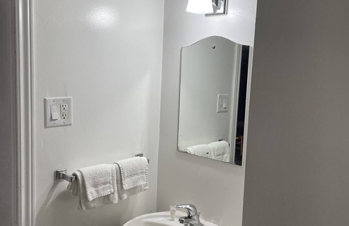 Cornwall Hotel | Nites Inn Motel