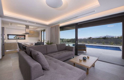 Kato Galatas Villa | nMagnificent Seafront LuxVillas|Large Groups|20 Guests|Sauna,Jacuzzi,H.Pool&Gym