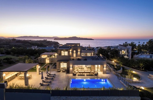 Kato Galatas Villa | nMagnificent Seafront LuxVillas|Large Groups|20 Guests|Sauna,Jacuzzi,H.Pool&Gym