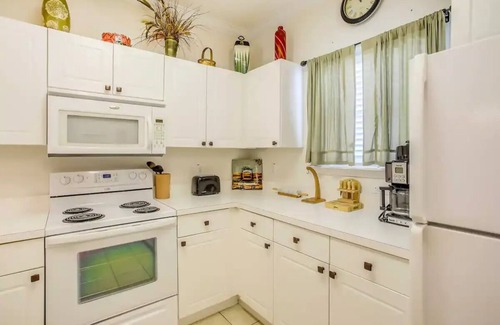 Longs Condo | NMB Barefoot Resort! 2/2, 2nd floor, balcony, pool, W/D, pet friendly, king bed!