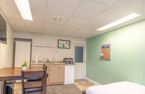 Yellowknife Apartment | NN - The Hideaway - Yellowknife 1-bed 1-bath