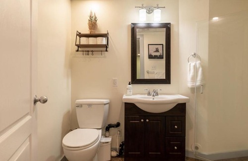 Yellowknife Apartment | NN - The Hideaway - Yellowknife 1-bed 1-bath