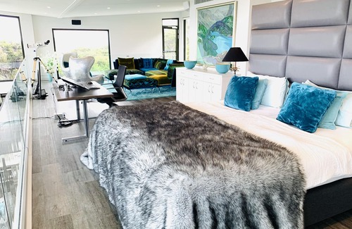 Totara North Cabin | No.1 in far North Whangaroa Top Luxury- Cosy retreat "Kauri Hill Estate" Lodge