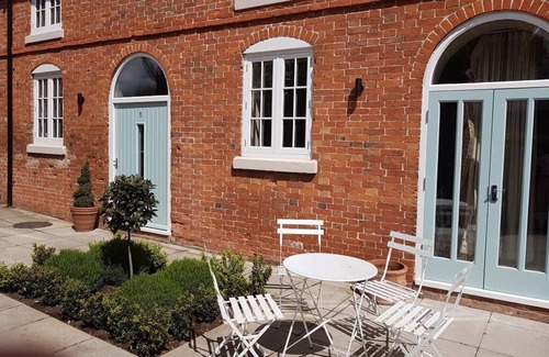 Breedon on the Hill Cottage | No.2 Meynell Mews king/twin room