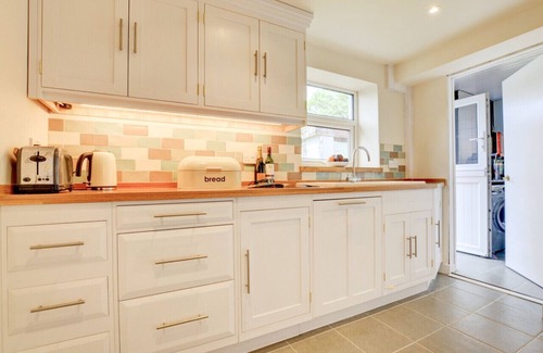 Wiseman's Bridge House | No 2 Sea View - Four Bedroom House, Sleeps 8