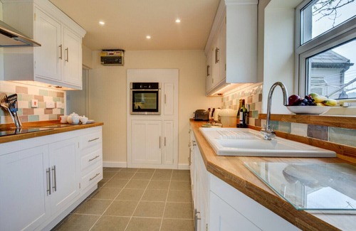 Wiseman's Bridge House | No 2 Sea View - Four Bedroom House, Sleeps 8