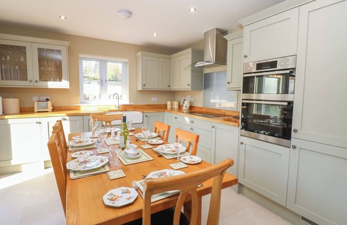 West Witton House | NO.8 CAIRN COTTAGE, pet friendly, with a garden in West Witton