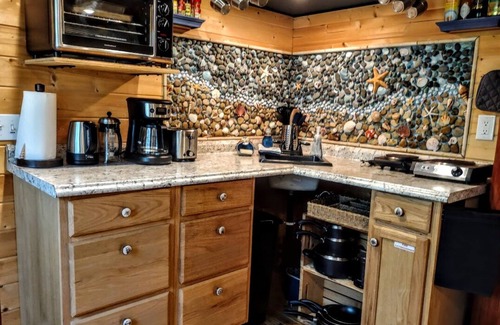 Waldport Apartment | NO CLEANING FEE! Castaway Cove-Launch Free Kayaks&Canoe from bank-Near Beach too