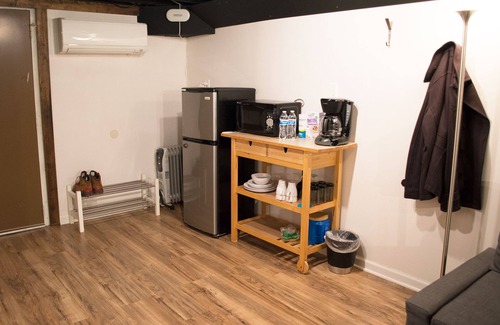 Petworth Apartment | ★"No Contact" Studio w/Own Entrance & Free Parking close metro bus downtown