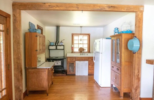 Dewitt Cabin | No Fees 2BR Cabin Tucked Away on Private Lake
