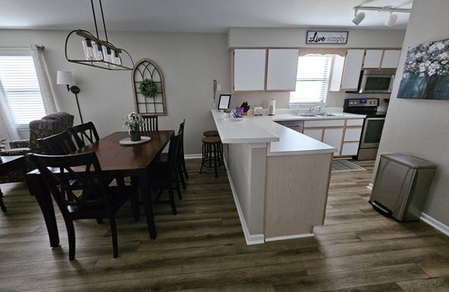 Table Rock Condo | NO STAIRS~Gated Resort~Great Location~Pointe Royale~Indoor/Outdoor Pools~Golf