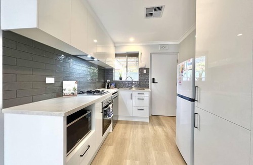 Payneham South Condo | No stairs, Payneham South cosy 2BR unit 1. Linen hire inc. + Aircon throughout!