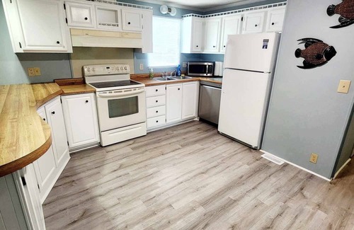 Ridgeville House | No Wake Zone-4-bedroom house-Edisto River-Dock & Boat Landing