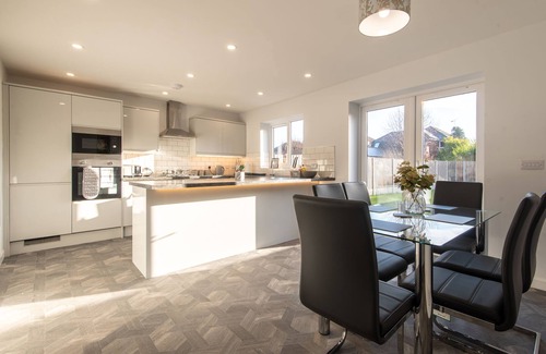 Doncaster Apartment | No203, 3 bed House/parking, sleeps 6 in Doncaster