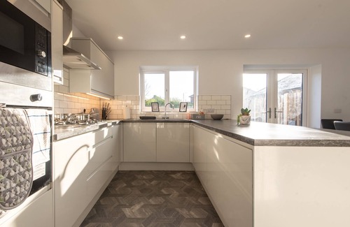 Doncaster Apartment | No203, 3 bed House/parking, sleeps 6 in Doncaster