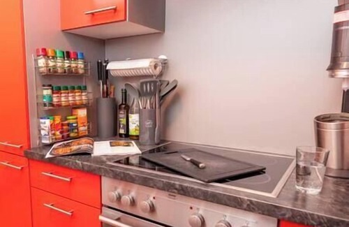 Nordstadt Apartment | Noahs Home: New, top equipment, balcony, 5min->Cent.