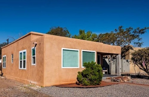 University Heights House | Nob Hill/UNM Luxury Remodeled House w/King Beds