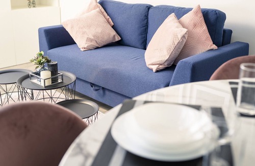 Wieseck Condo | Noble Suite | Living+Workplace