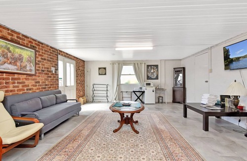 Allandale Apartment | Noble Willow Studio Lovedale. A Cosy Unique Wine Country Refuge