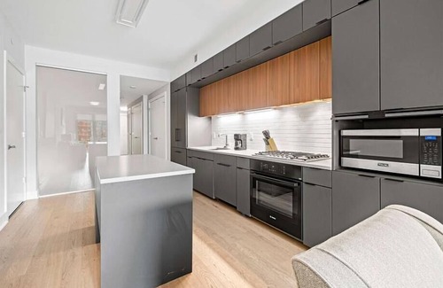 NoMa House | NoMa Office District Nearby| Private Desk + Free Wi-Fi | Gym | DC