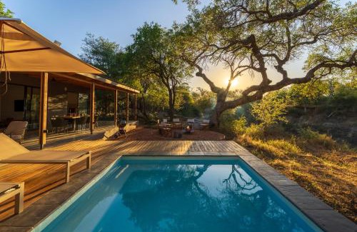 Hoedspruit Villa | Nomads Den Safari Villas - Heated Pools and Riverbed views
