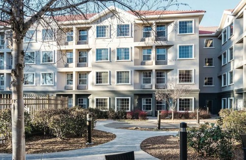 Woodlands Village House | Non-smoking 1 King Bed Room at La Quinta Inn & Stes by Wyndham Flagstaff