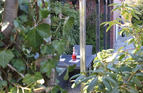 Nenndorf Apartment | Non smoking apartment in the maritime flair garden with beach chair bicycle WiFi