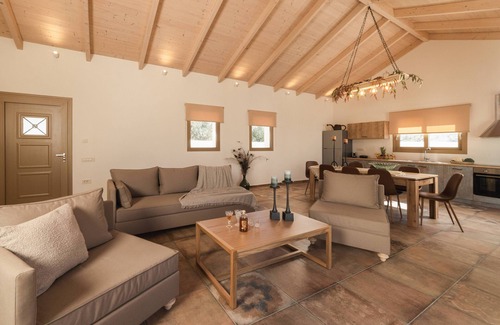 Zakynthos Town Villa | Nono's Fioro - Bougainvillea 3 Bedroom Villa with Private Pool