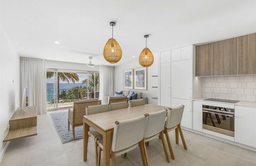Sunshine Coast Apartment | Noosa Absolute Beachfront Deluxe Apartments