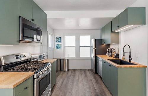 Audubon Park House | NordEast Escape/Hot Tub, Bocce court, Fooseball, Patio, Awesome location