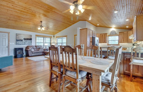 Elizabeth Cabin | Norfork Lake Access: Cabin w/Deck & Water View!