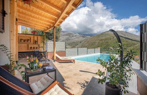 Zrnovnica Villa | NORMABEL relaxing villa with heated pool and sauna