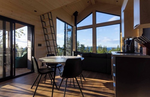 Lac Beauport House | NØRR - King Beds, Spa and Mountain Views