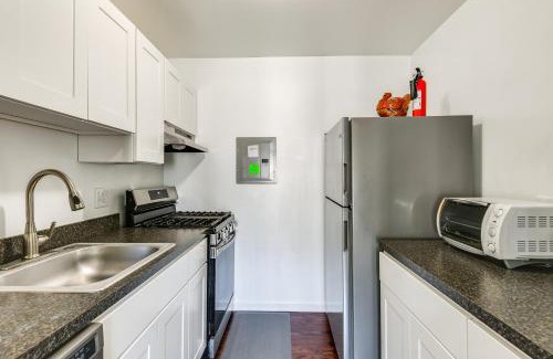 North Bethesda Apartment | North Bethesda Apartment with Community Pool!