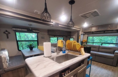 Muse RV Rental | North Creekside Camper @ Heaven's Gate RV
