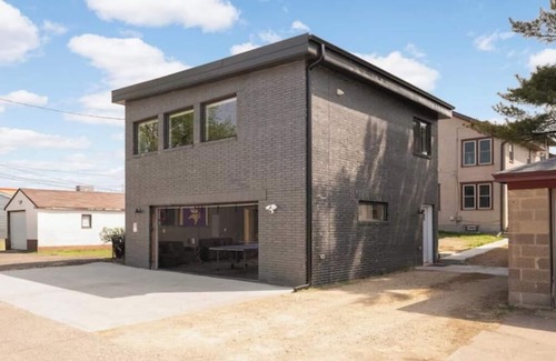 Northeast Minneapolis Apartment | North-east arts district loft