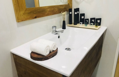 Kanditheemu House | North Edge Inn