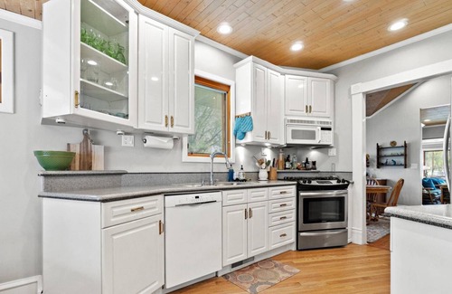 North End House | North End Cottage! Walk the Tree-lined Neighborhood to Hyde Park + Camel's Back Park
