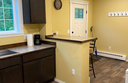 Ketchikan Apartment | North End- Versatile Studio w/Full Sized Kitchen & Bath- CLEAN!