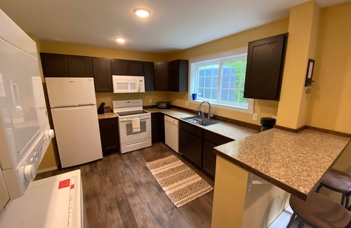 Ketchikan Apartment | North End- Versatile Studio w/Full Sized Kitchen & Bath- CLEAN!