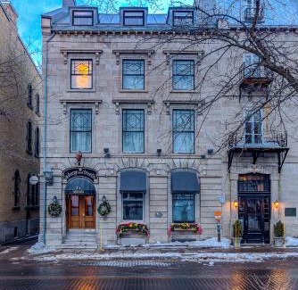 Vieux-Quebec-Cap-Blanc-colline Parlementaire Apartment | North House - Majestic 3-Bedroom Designer Apartment