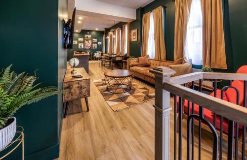 Vieux-Quebec-Cap-Blanc-colline Parlementaire Apartment | North House - Majestic 3-Bedroom Designer Apartment