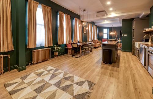 Vieux-Quebec-Cap-Blanc-colline Parlementaire Apartment | North House - Majestic 3-Bedroom Designer Apartment