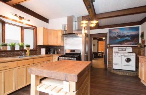 Banff House | North House - Rocky Mountain Retreat- Enormous House Sleeps 23