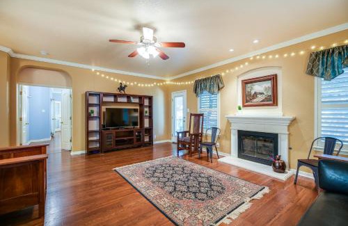 Stone Oak House | North San Antonio Vacation Rental with Yard and Deck!