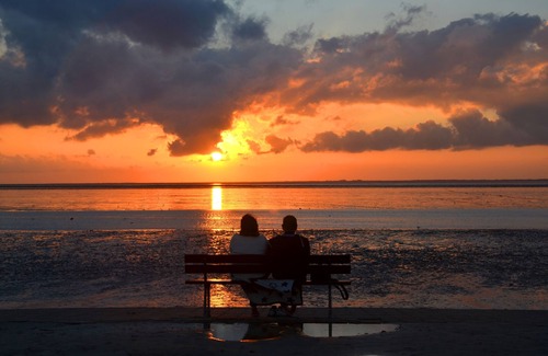 Hilgenriedersiel Condo | North Sea coast directly on the dyke