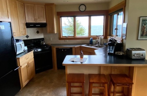 Silver Bay House | North Shore Headlands House - retreat house on Lake Superior