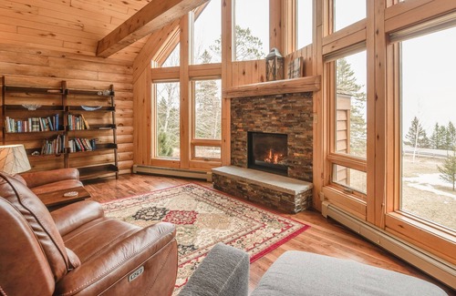 French River House | North Shore log cabin home overlooking Lake Superior
