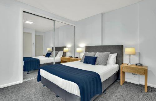 North Sydney Apartment | North Sydney Large Two Bedroom MIL2302