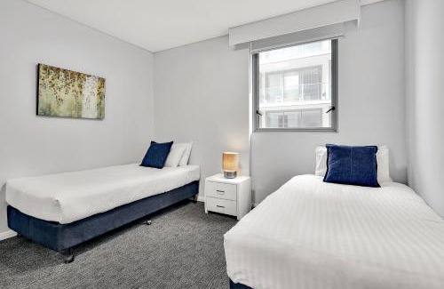 North Sydney Apartment | North Sydney Large Two Bedroom MIL2302
